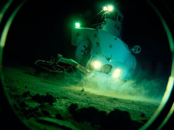 The Alvin at work in the deep sea. Looks fun, no?